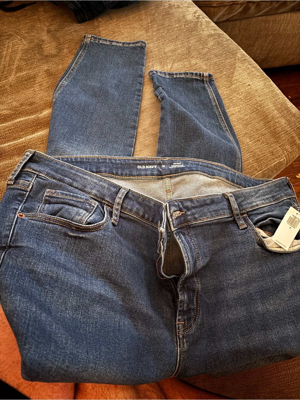 Old Navy Mid-Rise Rockstar Super-Skinny Jeans size 18 New with Tags